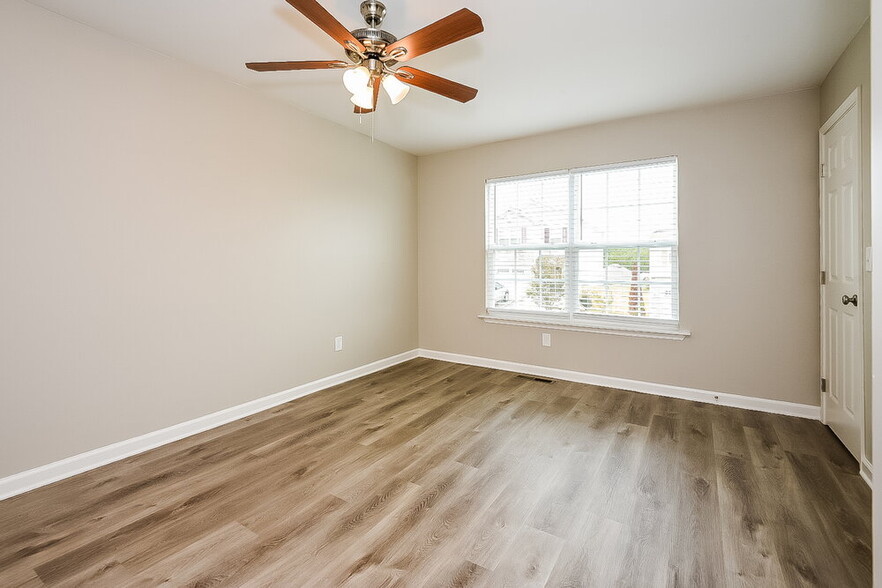 Building Photo - 313 Village Chase