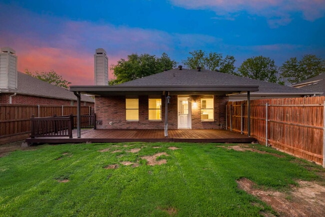 Building Photo - "Charming 3-Bedroom with 2 Bathrooms in Wy...