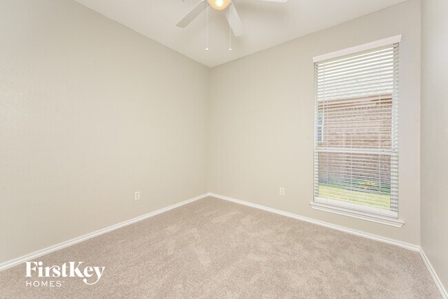 Building Photo - 10649 Fossil Hill Dr