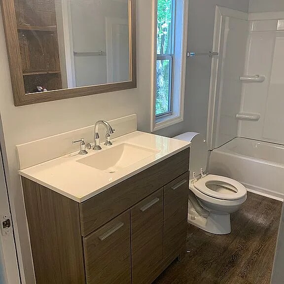 Building Photo - 232 Suburban St SW