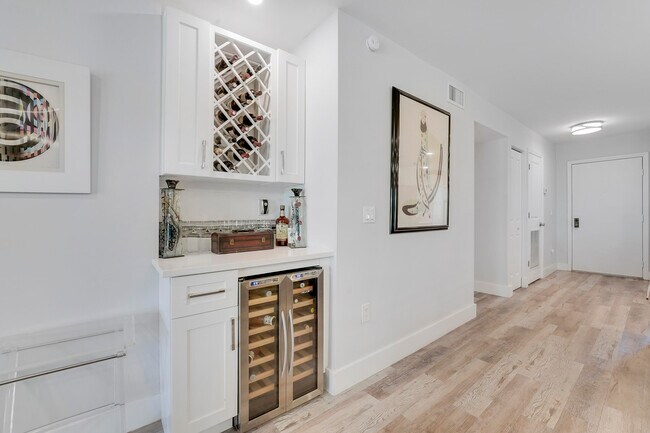 Building Photo - 20 Southport Ln