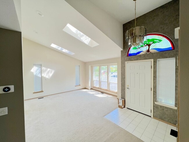 Building Photo - Spacious Upgraded Bothell/North Kirkland Home!