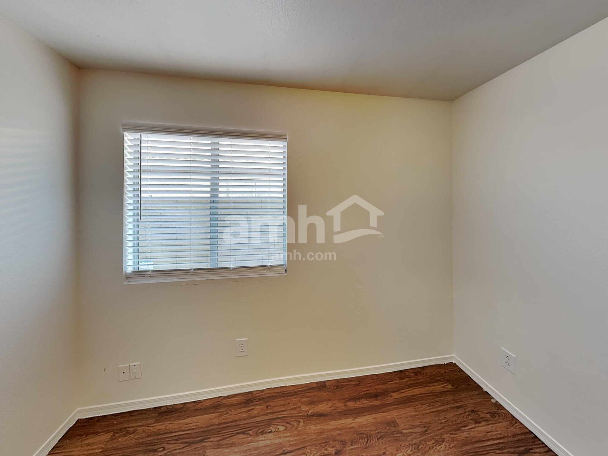 Building Photo - 9045 W Holly St