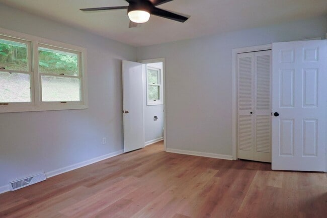 Building Photo - nice renovated 4 Bed 3 Bath