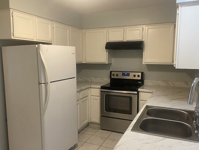 Building Photo - 125 Ellington Pl