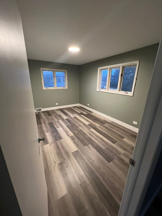 Building Photo - 1631 Dundee Rd