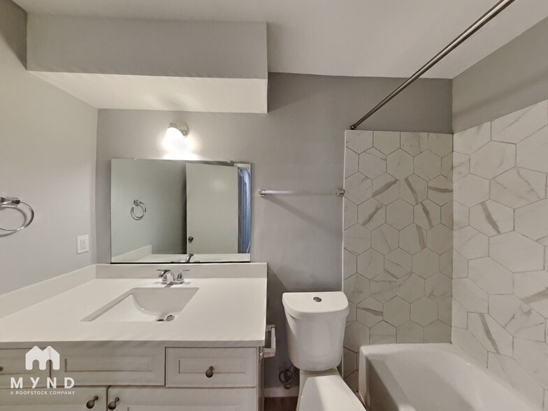 Building Photo - 1901 Gentilly Cir