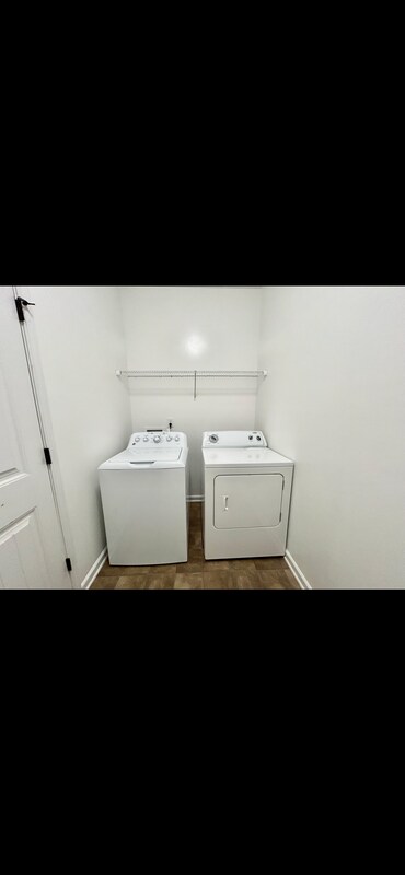 Building Photo - 897 Westlawn Dr