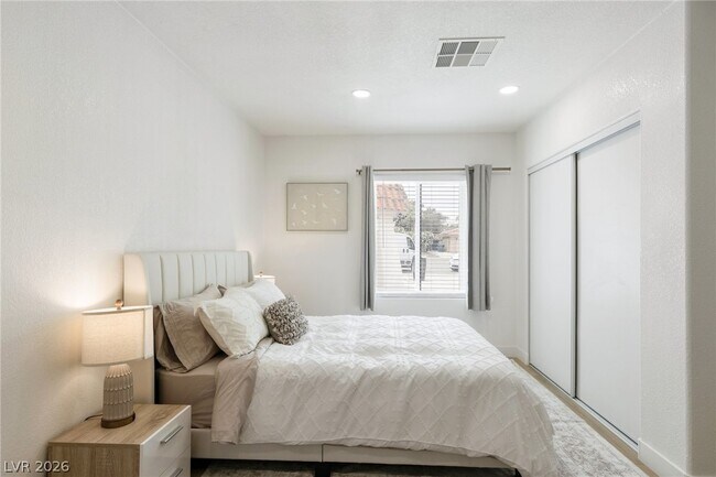 Building Photo - 4045 W Mardon Ave