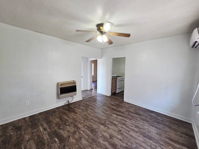 Building Photo - 1001 S Main St