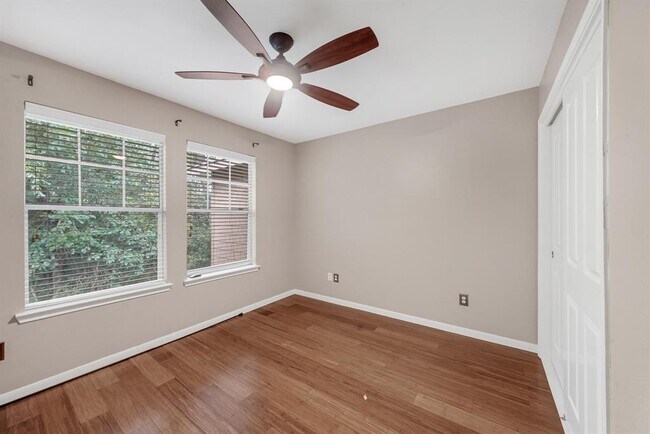 Building Photo - 14 Scarlet Woods Ct
