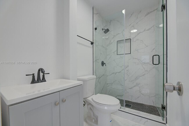 Building Photo - 650 E 65th St