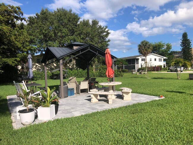 Building Photo - 32 Ventnor Dr