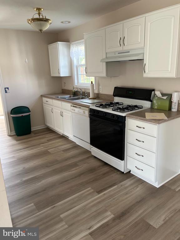 Building Photo - 631 Tract Rd