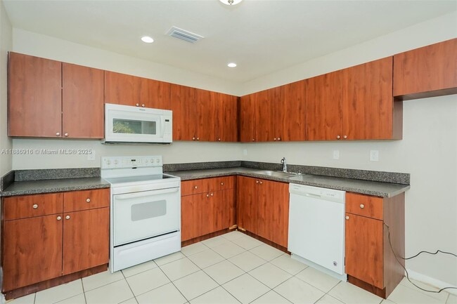 Building Photo - 2904 NW 67th Ct