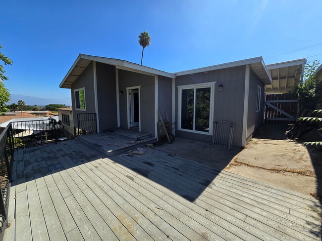 Building Photo - Beautifully Remodeled 3 Bed, 2 Bath Home f...