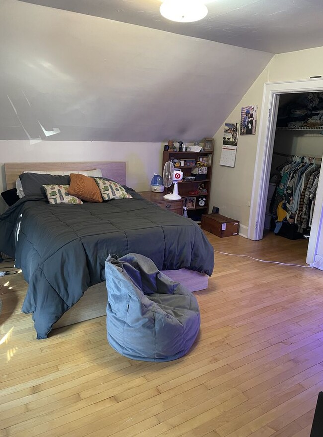 Building Photo - 3114 N Newhall St