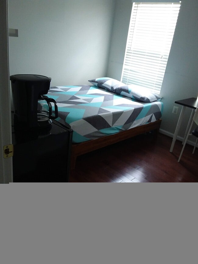 Building Photo - 835 Ferndale Ter NE