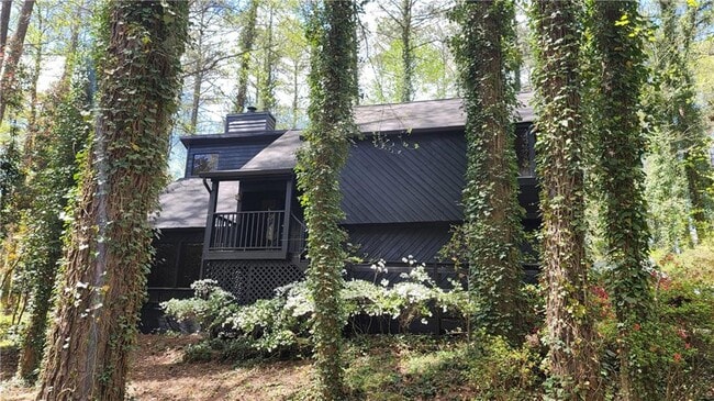 Primary Photo - 4621 Kings Crossing Dr NE