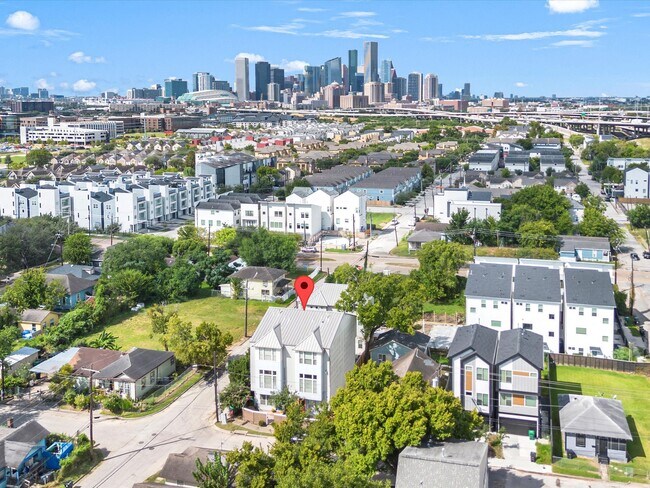 Building Photo - 3421 Gillespie St