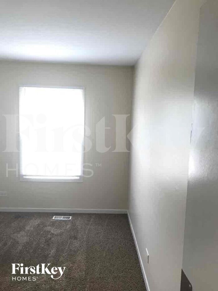 Building Photo - 1493 Glen Ellyn Rd