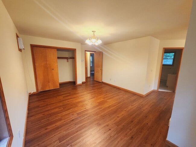 Building Photo - Wonderful 3 bedroom 2.5 bath home w/garage