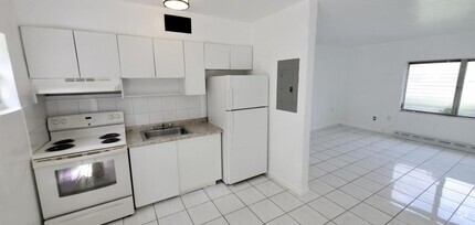 Building Photo - 28 Majorca Ave
