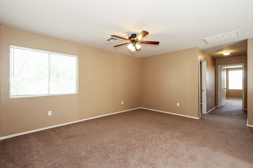 Building Photo - 13519 W San Juan Ct