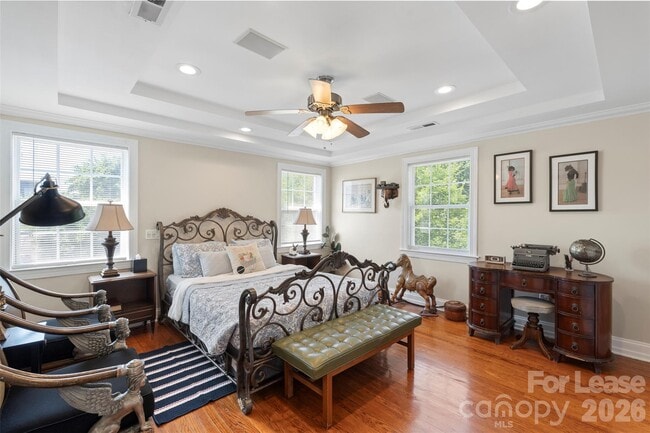 Building Photo - 703 S Summit Ave