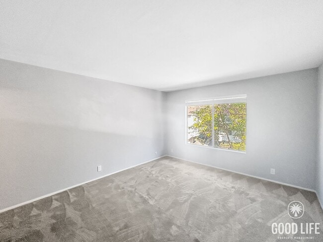 Building Photo - Stunning 2BD/2.5BA W/ In-Unit Laundry and ...