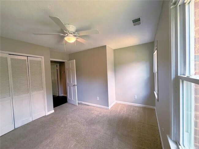 Building Photo - 2329 Milstead Cir NE