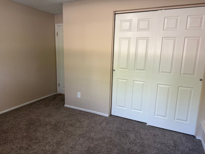 Building Photo - 4715 Scenic Cir