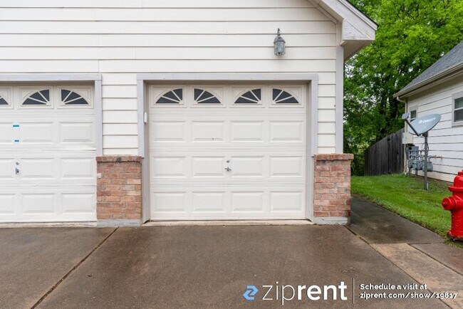 Building Photo - 12245 Abbey Glen Ln