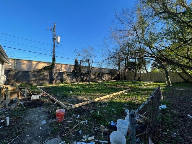 Building Photo - 7050 Jay St