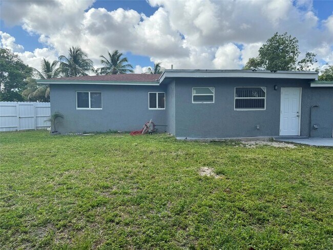 Building Photo - 6471 SW 27th Street