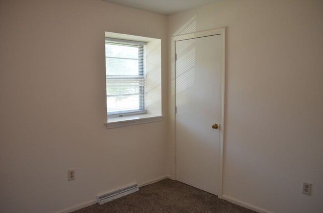 Building Photo - 4819 Meadow Lark Ln