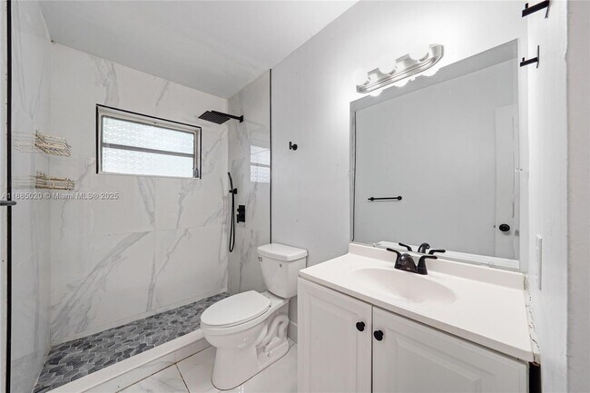 Building Photo - 849 SW 9th Ct