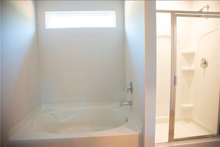 Building Photo - 19 Springwood Ln