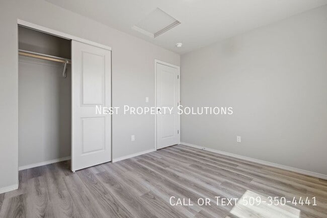 Building Photo - 913 N Washington St