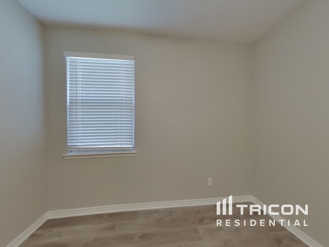 Building Photo - 714 Barbary Ln