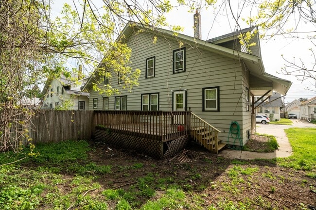 Building Photo - Walk to Lake Michigan from this Kenosha To...