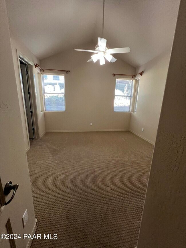 Building Photo - 671 Crosscreek Dr