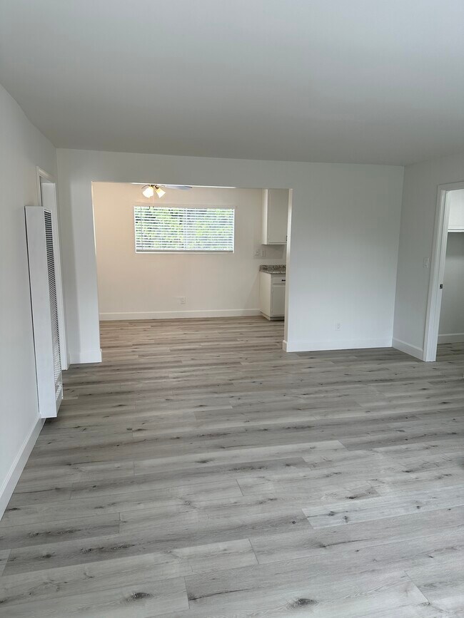 Building Photo - 3020-4 Quartz Lane