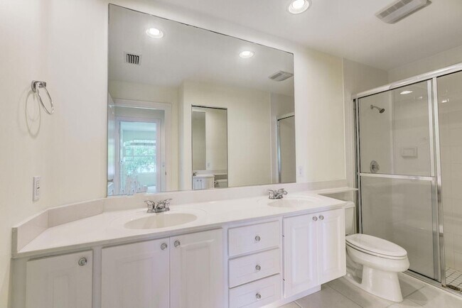 Building Photo - 923 Magdalena Rd