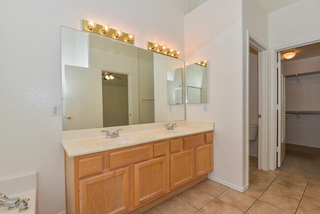 Building Photo - 7472 W Potter Dr