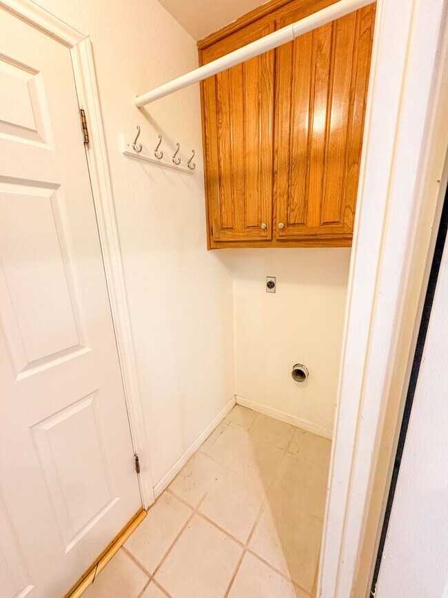 Building Photo - 1221 Walden St