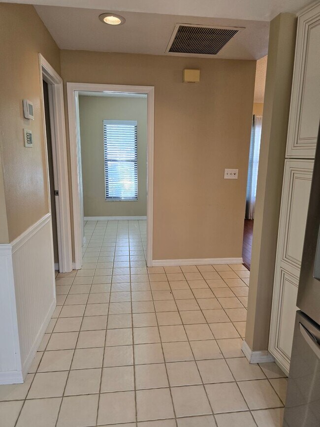 Building Photo - Be Home for the Holidays!