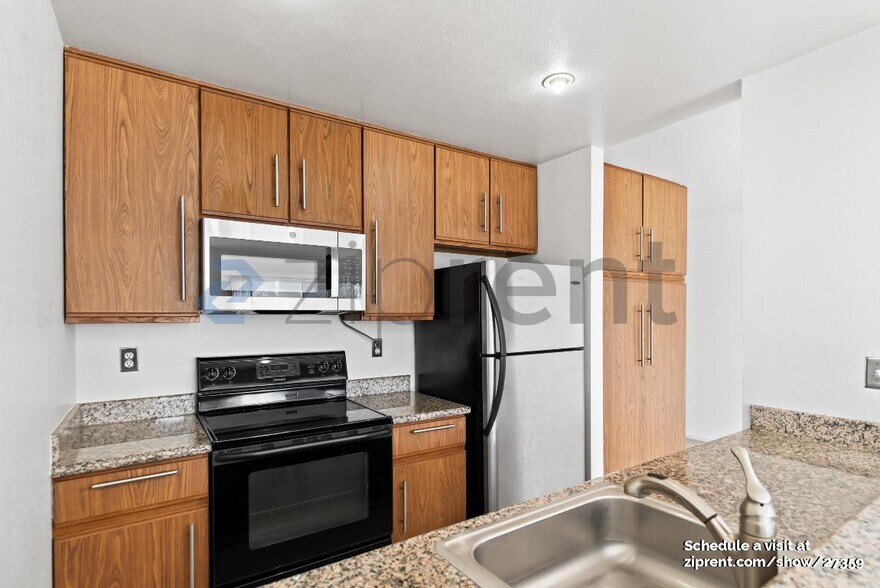 Building Photo - 1511 Four Oaks Cir