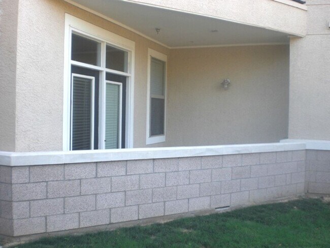 Building Photo - T&P Downtown Condo!