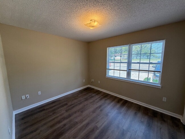 Building Photo - Unit #1 in triplex available FOR RENT in Taylor, AL